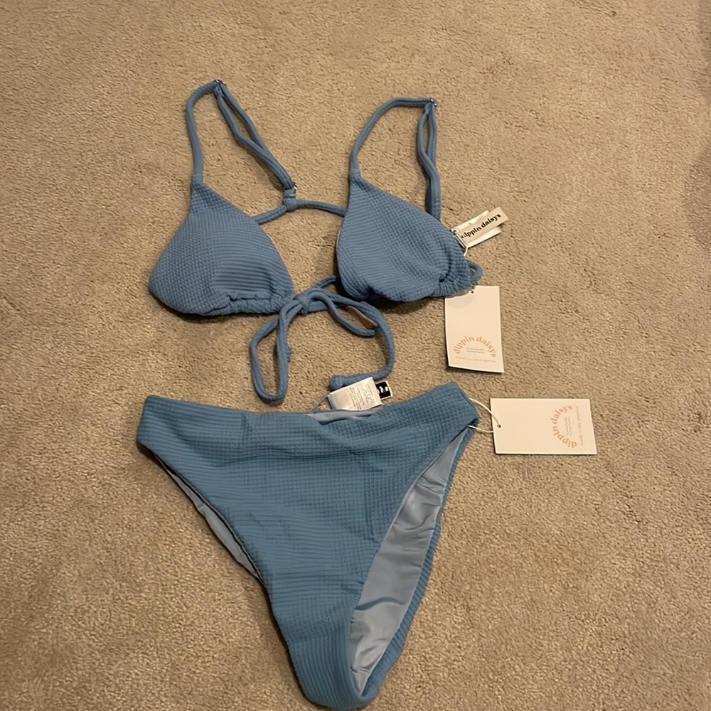 Brand new dipping daisy swimsuit set